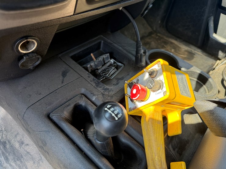 #1060-•-2015-ram-5500-heavy-duty-service-truck-image-34