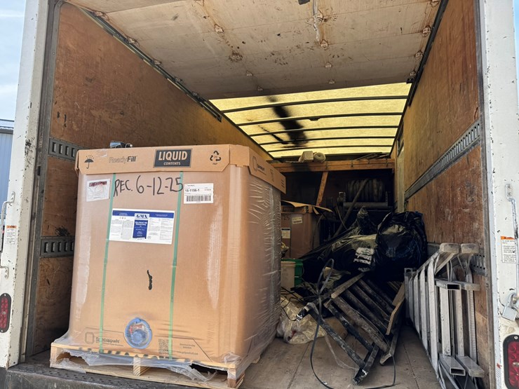 2019-isuzu-nrr-image-28