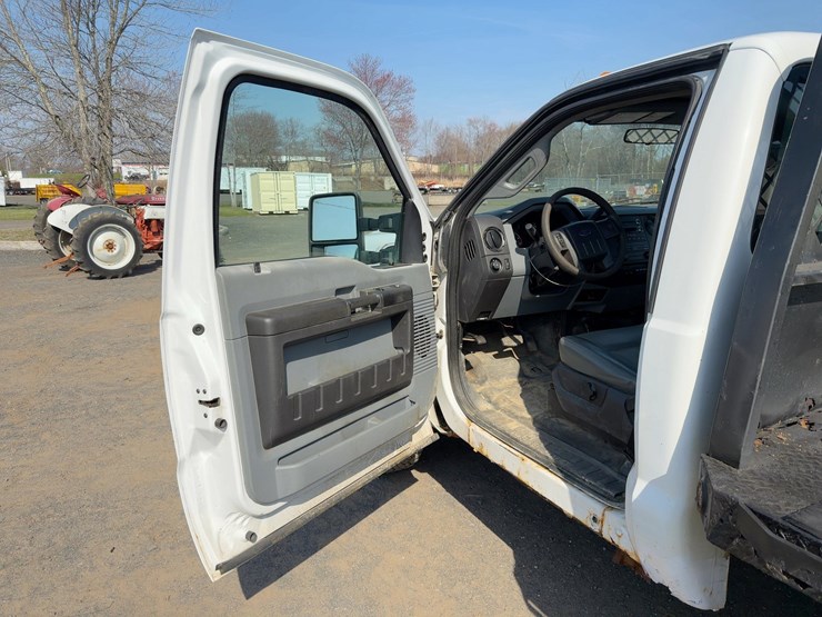 2015-ford-f350-xl-image-15