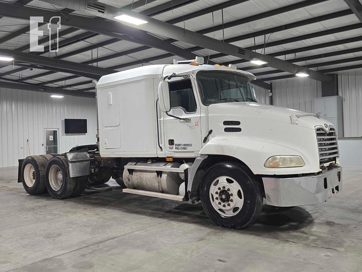 2004-mack-vision-cx613-image-2