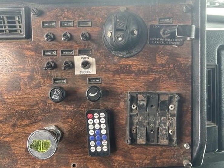 1997-peterbilt-357-image-50