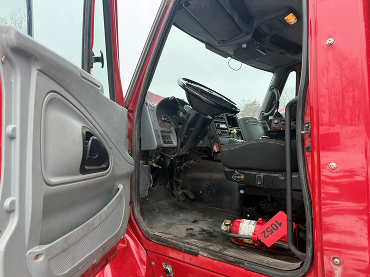 #1052-•-2007-international-7600sfa-tri-axle-dump-truck-image-29