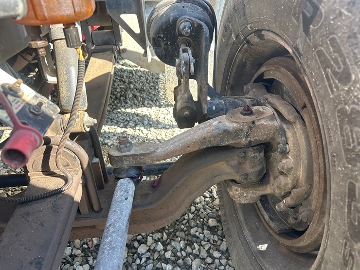 2013-peterbilt-365-image-74