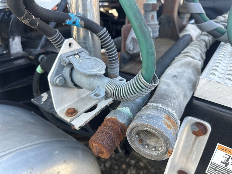 2013-peterbilt-365-image-18