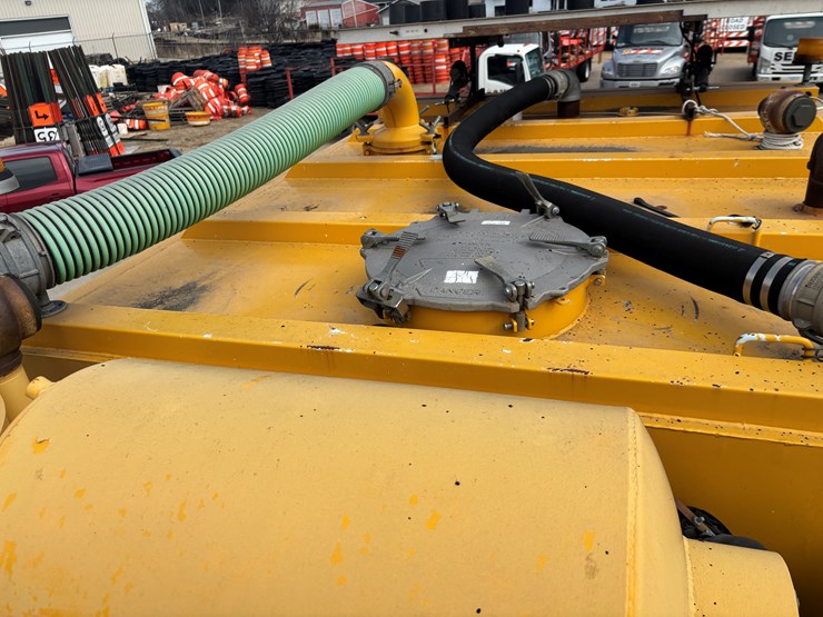 2005-gmc-t7500-image-53