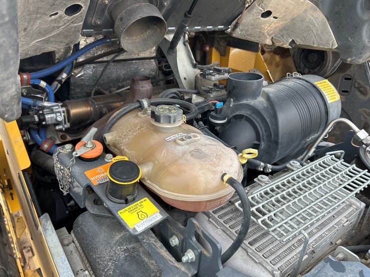 2020-deere-332g-image-32