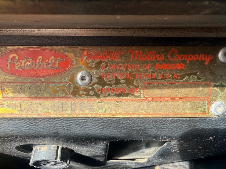 1999-peterbilt-379-image-92