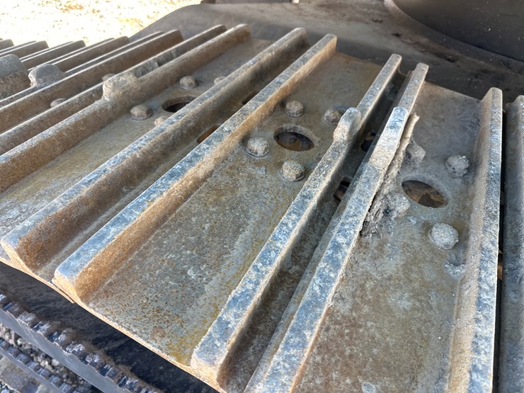 2016-deere-2154d-image-89