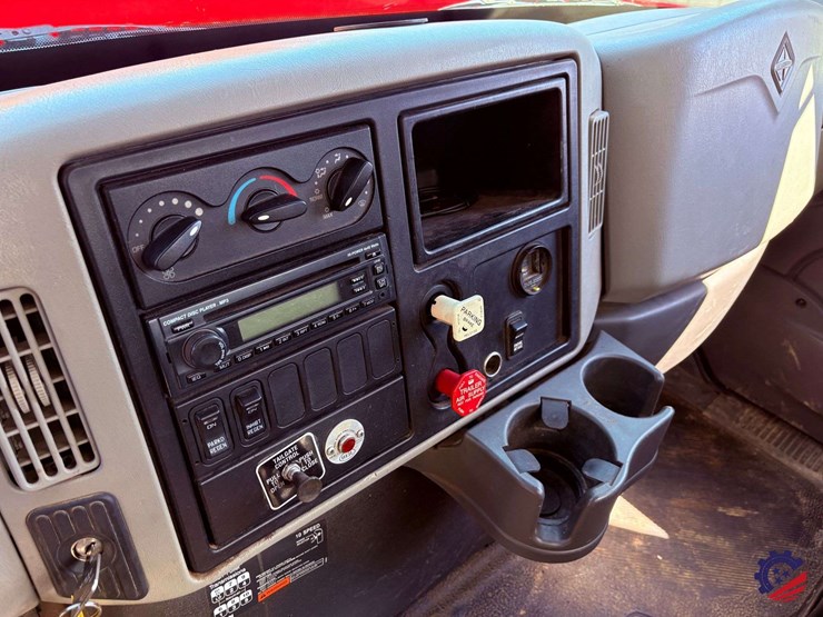 2007-international-7400-image-55