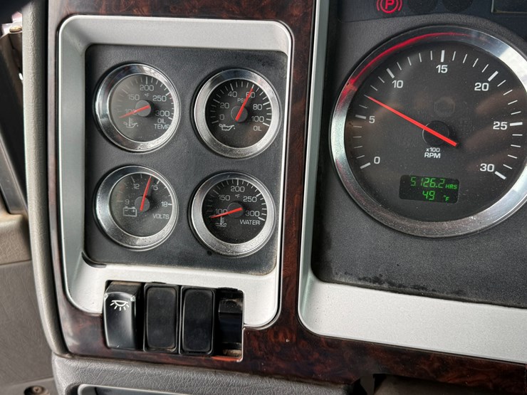 2011-kenworth-t800-image-68