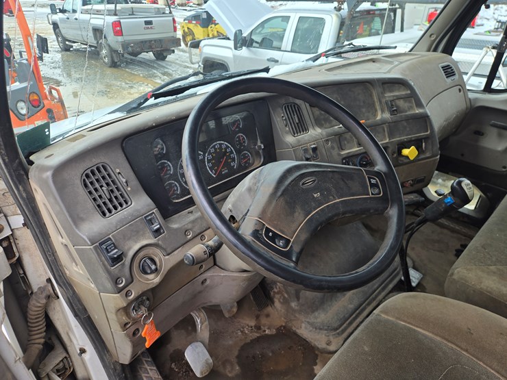 2001-massey-ferguson-8-image-59