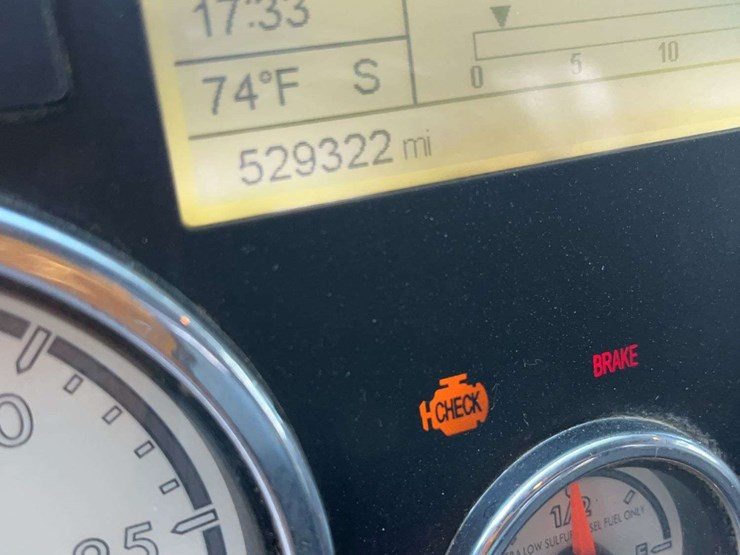 2015-freightliner-122sd-image-6