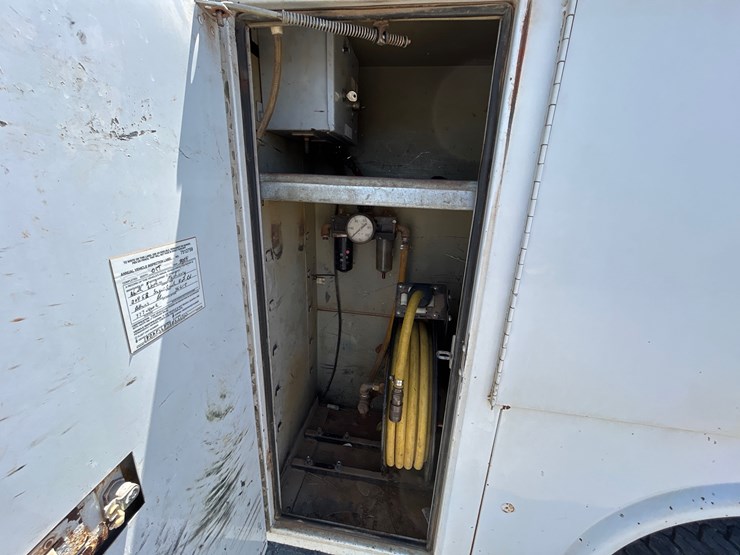 2002-ford-f550-image-12