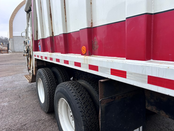 2003-international-7400-image-23