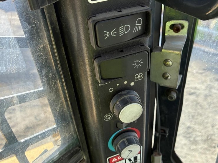 2012-yanmar-s190r-image-12