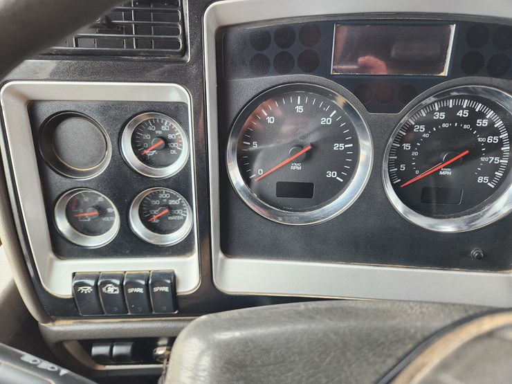 2014-kenworth-t800-image-21