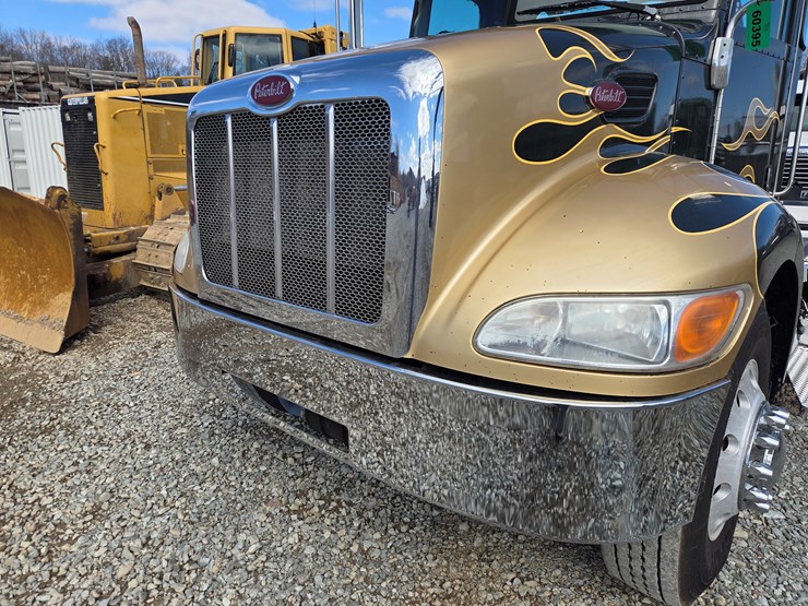 2013-peterbilt-337-image-10