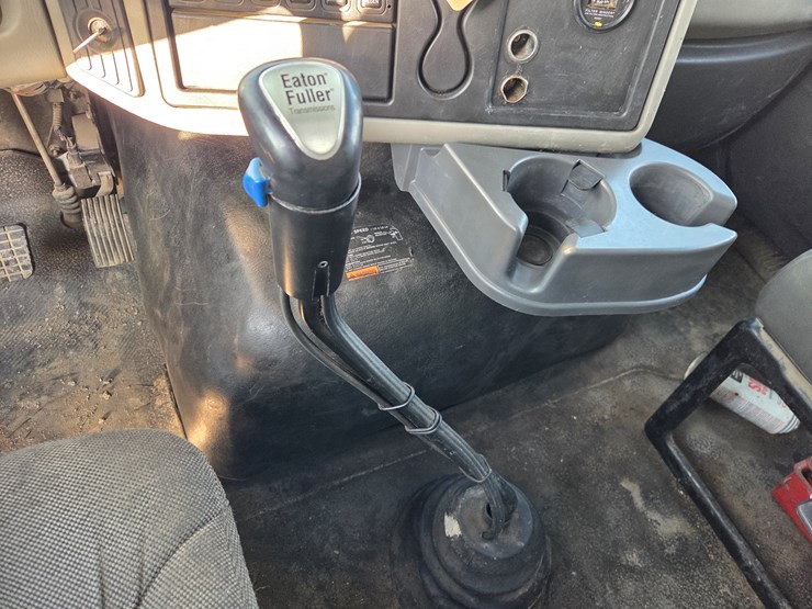 2012-international-7600-image-58