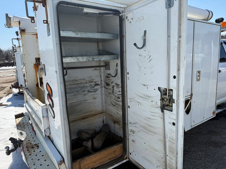 #1061-•-2016-ram-5500-heavy-duty-service-truck-image-15