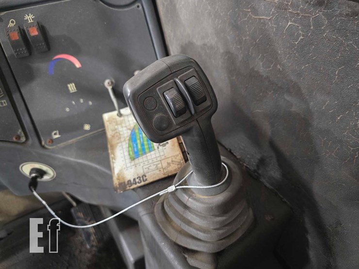 2013-caterpillar-tl943c-image-19