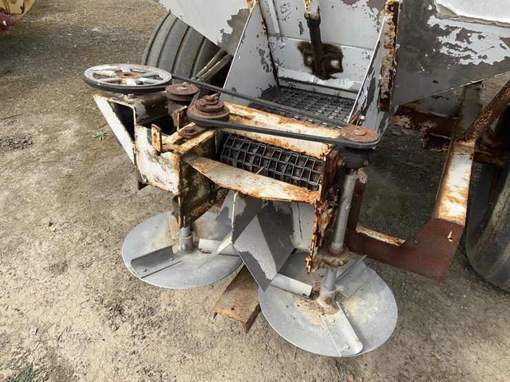 s&a-9'x6'-steel-pull-fertilizer-spreader-image-6