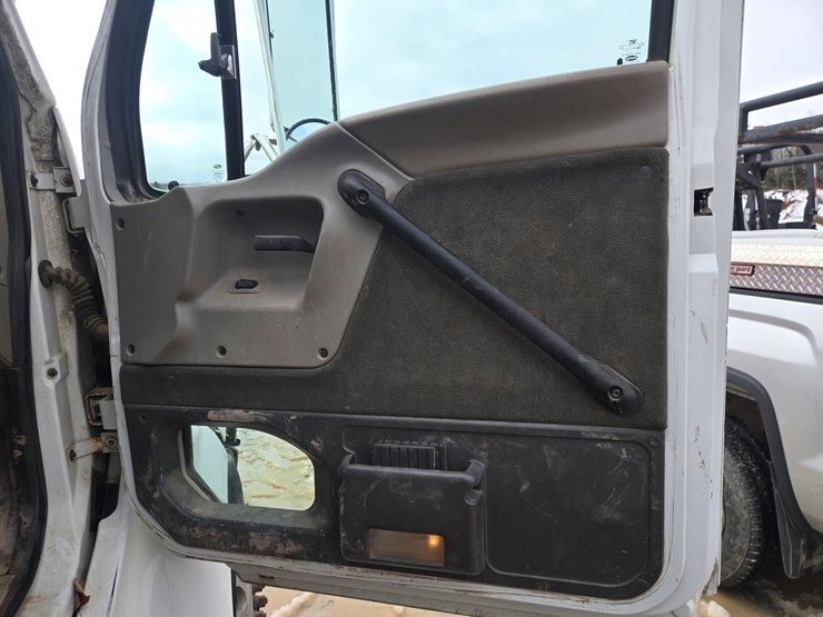 2001-massey-ferguson-8-image-56