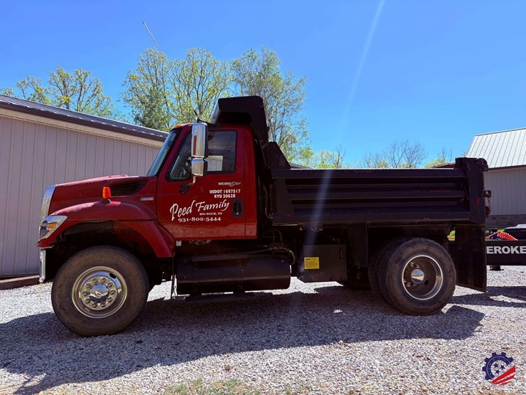 2007-international-7400-image-2