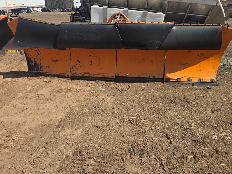 #242-•-2000-sterling-truck-tractor-(has-mn-title)-(mora,-mn)-image-79