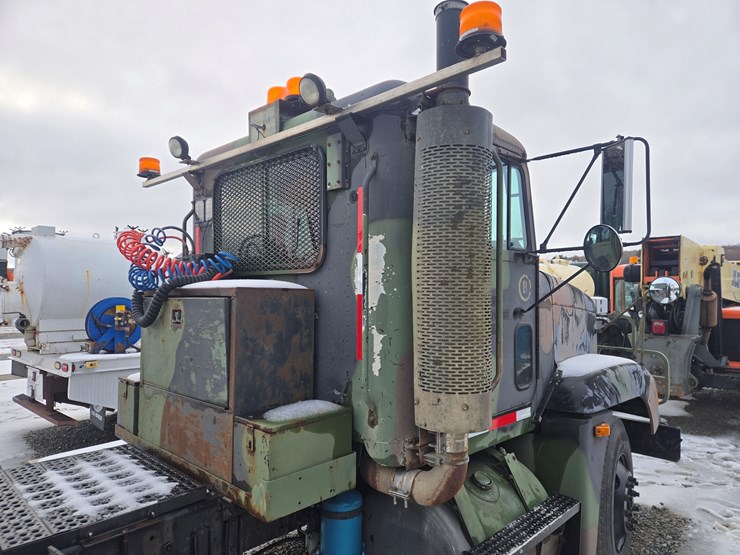 1992-massey-ferguson-8-image-15