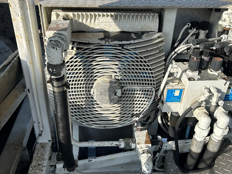 #2237-•-2006-mack-tri-axle-concrete-placement-truck-image-35