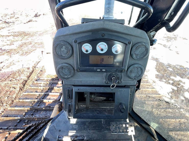 2011-caterpillar-d6k-image-28