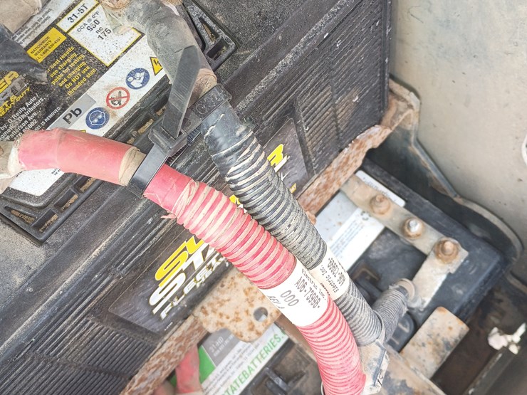 2012-massey-ferguson-8-image-37