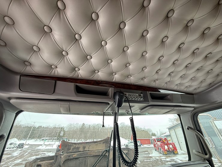 2011-kenworth-t800-image-64