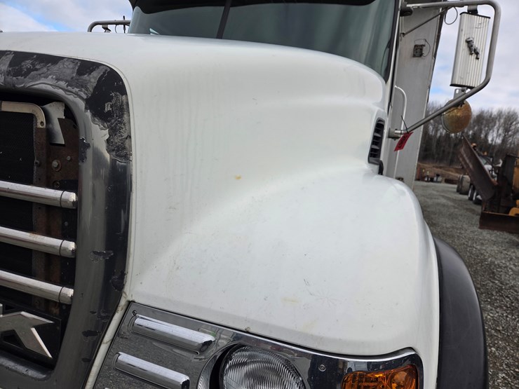 2006-massey-ferguson-8-image-12