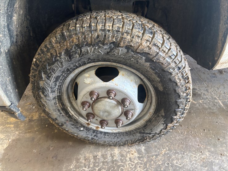 2013-chevrolet-3500-image-79