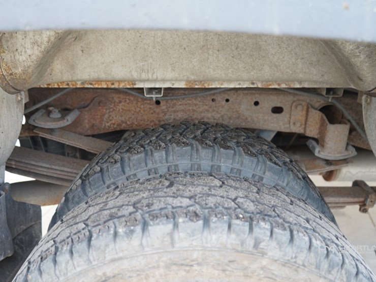 2011-chevrolet-3500hd-image-40