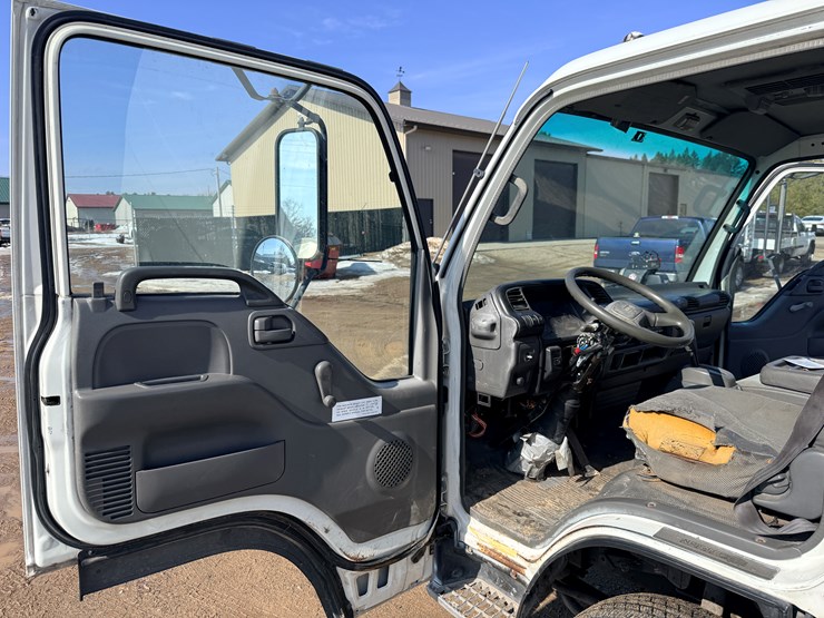 2001-isuzu-npr-image-36