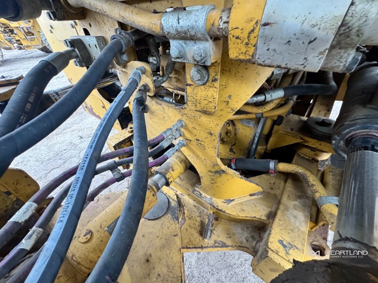 2012-caterpillar-966k-image-15