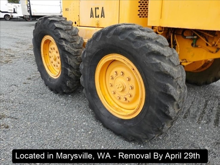 1975-deere-570a-image-21