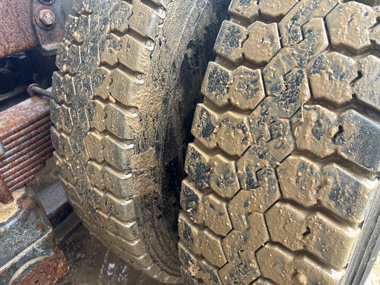 1997-ford-lt8000-image-101