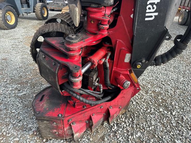 2016-deere-2154d-image-34