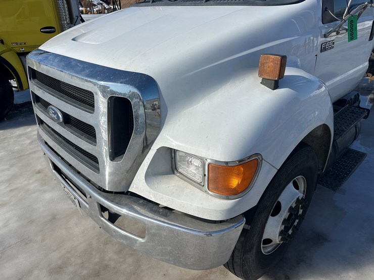 2012-ford-f650-image-9