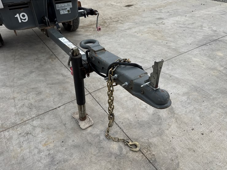 2015-massey-ferguson-8-image-9