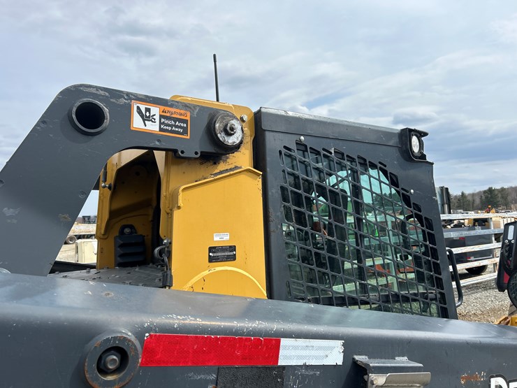 2020-deere-332g-image-37