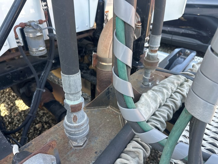 2013-peterbilt-365-image-19