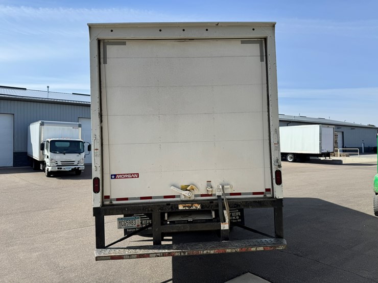 2019-isuzu-nrr-image-4