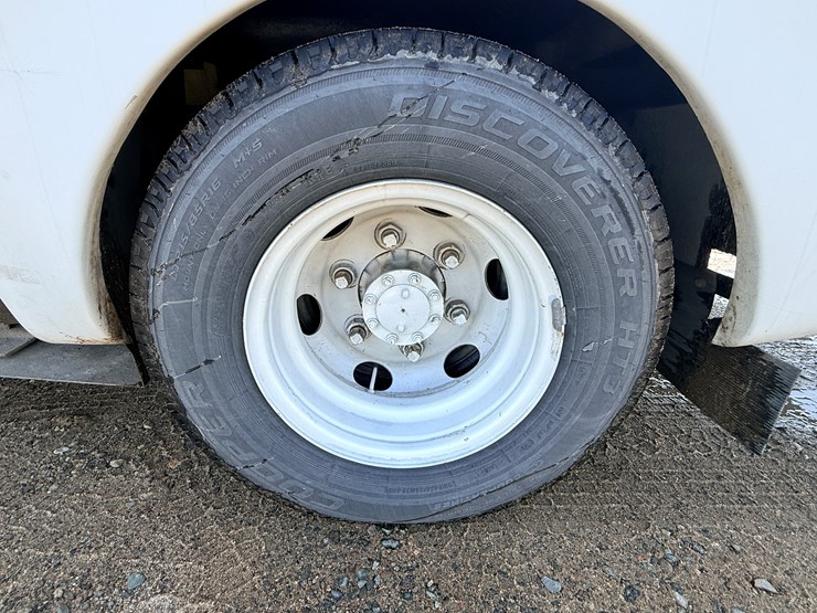 2004-isuzu-npr-image-60