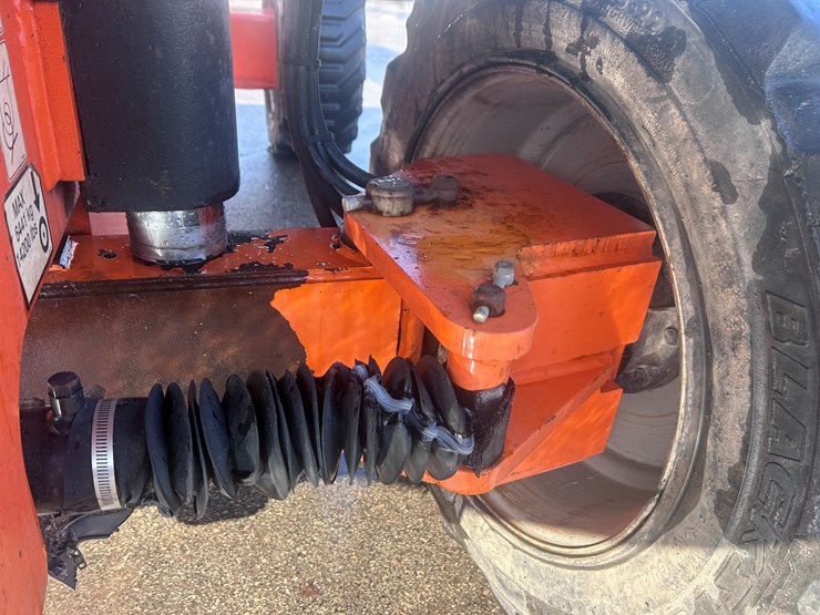 2011-jlg-660sj-image-51