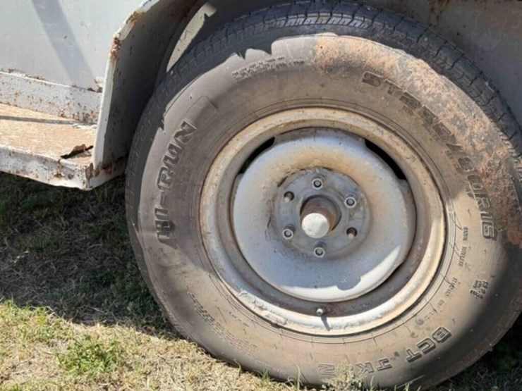 bumper-pull-livestock-trailer-image-14