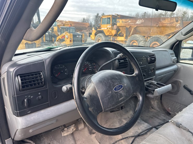 2006-ford-f550-image-26